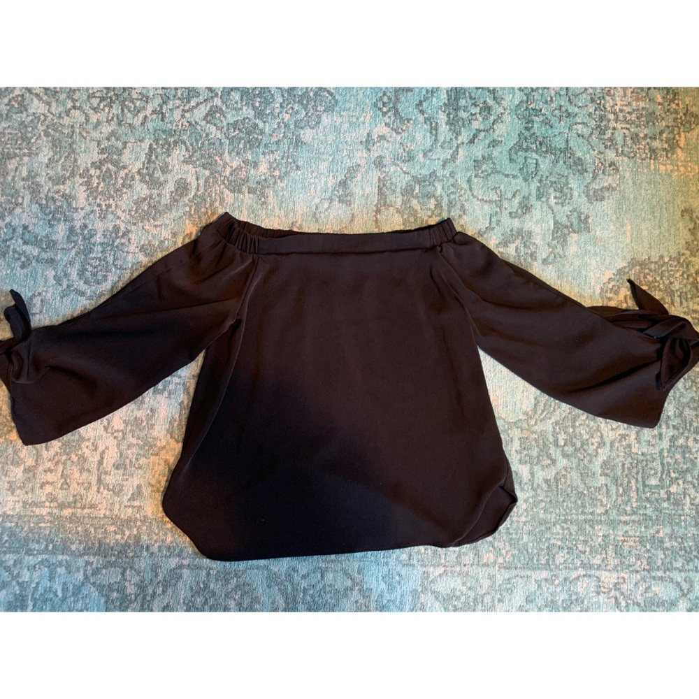 Off the shoulder black top!